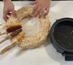 corn husk wreath, Designing a corn wreath with varying colors