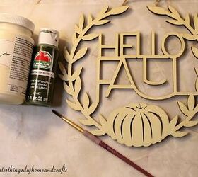 cmo transformar un cartel hello fall de madera con pintura y decoraciones, Pintura acr lica pincel y cartel de hello fall sin pintar