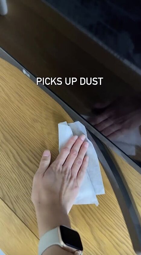 dryer sheet hacks, Using dryer sheets for dusting
