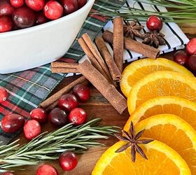 recetas sencillas de olla a fuego lento para cada estacin del ao, Ingredientes para recetas navide as a fuego lento sobre una tabla de cortar