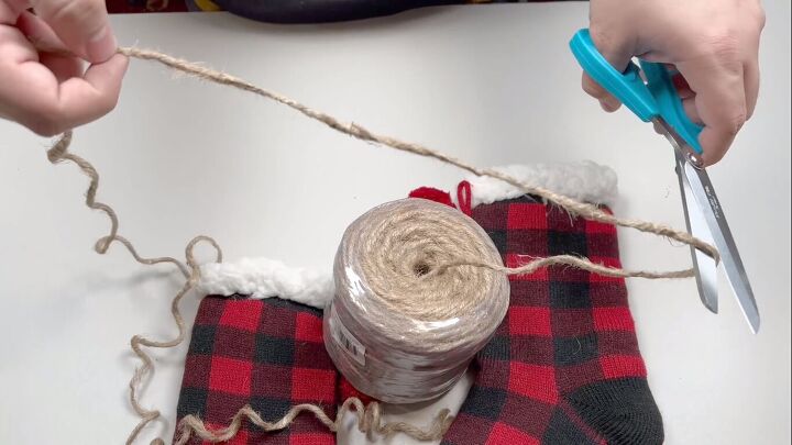 christmas stocking door hanger, Cutting a length of jute twine