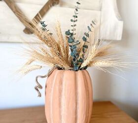 centro de mesa otoal diy, Este centro de mesa oto al DIY da el aspecto de un jarr n de calabaza de terracota por mucho menos usando papel mach pintura y bicarbonato de sodio