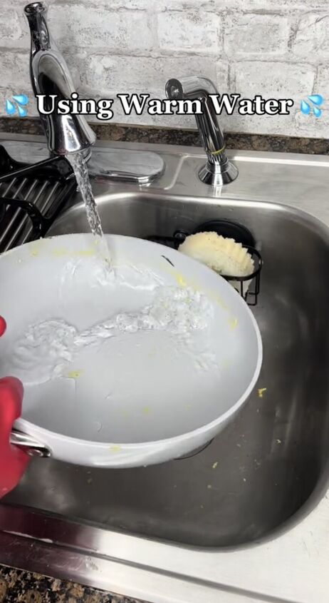 how to clean non stick pans, Filling the sink with warm water