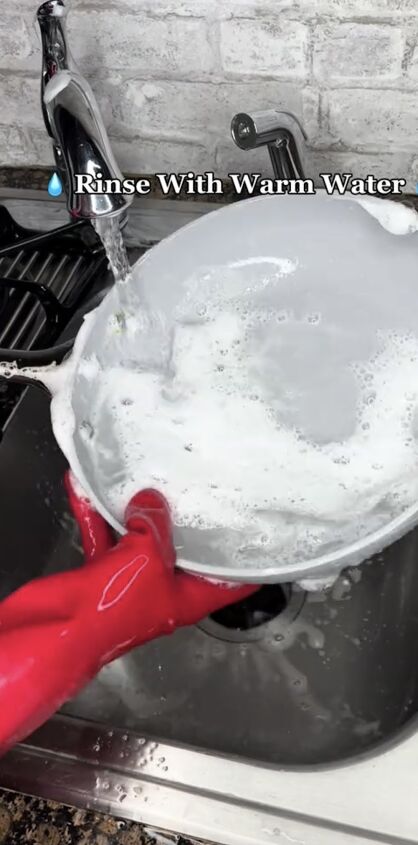 how to clean non stick pans, Rinsing with warm water