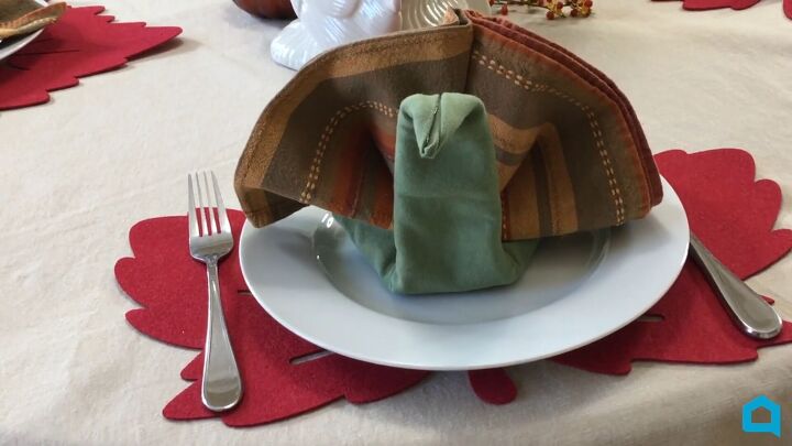 how to decorate your thanksgiving dining room, Turkey napkins