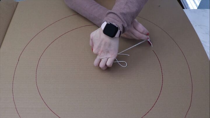 Drawing a circle inside to make the wreath shape