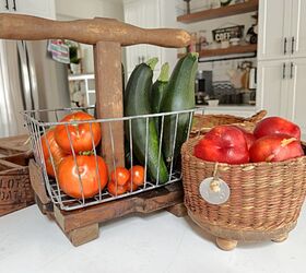 jardn hod vegetal de piezas reutilizadas, cestas de verduras en la encimera de la cocina
