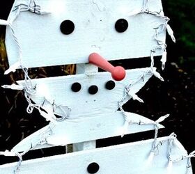 DIY wood pallet snowman