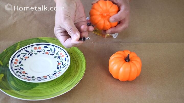How to make a fall pumpkin cake plate