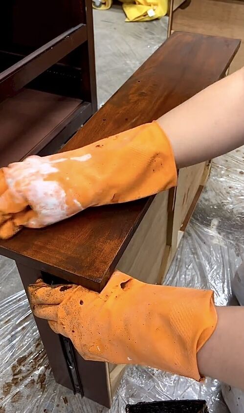 light finish dresser, Cleaning the dresser with soap and water