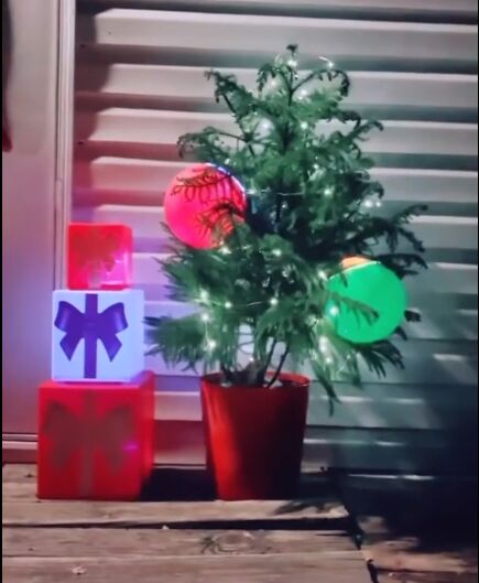 Light-up oversized ornaments