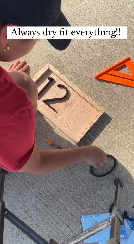 diy house number sign, Placing the numbers on the sign