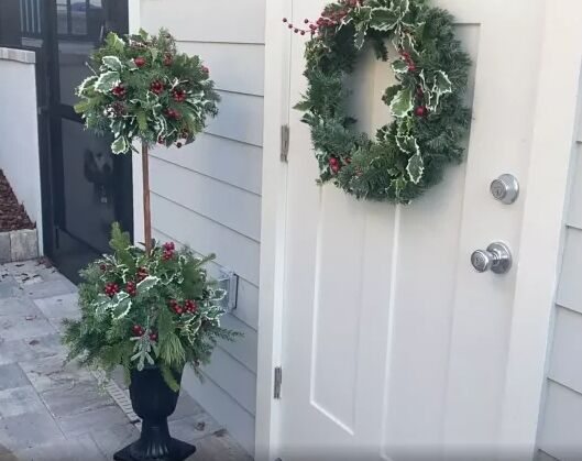 DIY Christmas ball topiary