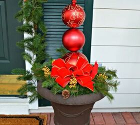 Outdoor Christmas ornament topiary