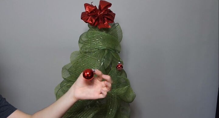 deco mesh winter topiaires, Decorating the Christmas topiaries