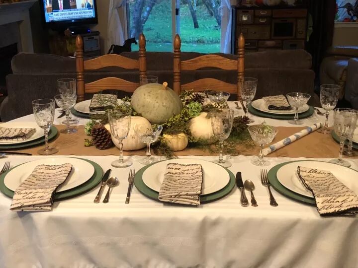 Farmhouse Thanksgiving Table Decor
