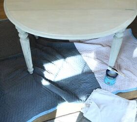 antiguo drop leaf table makeover con pintura de leche, Primera capa de sellador