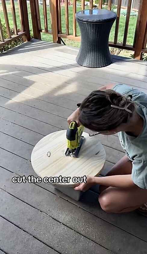 diy umbrella stand, Cutting out the center for the umbrella pole