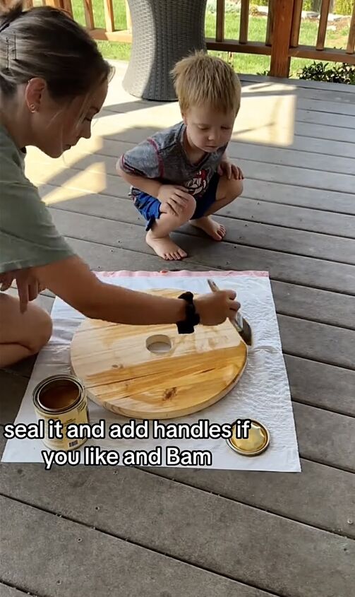 diy umbrella stand, Applying sealer to the tabletop