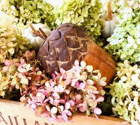 cmo decorar bandejas otoales, close up of wood acorn