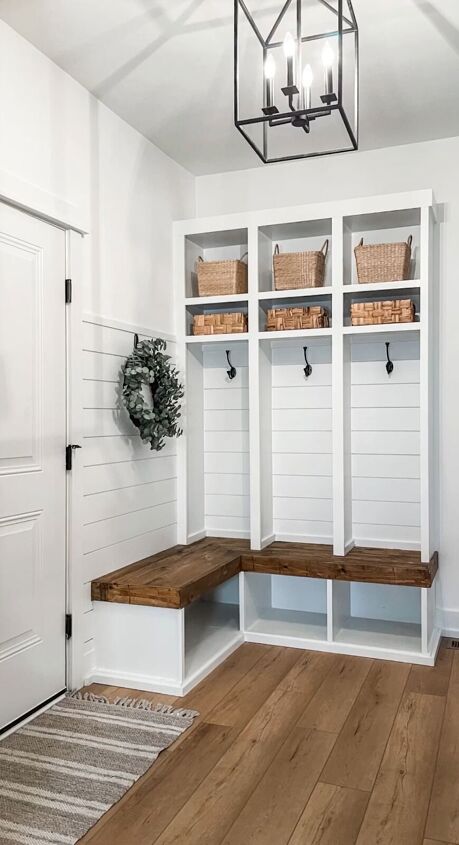 mudroom organization ideas, Organizing a mudroom with baskets