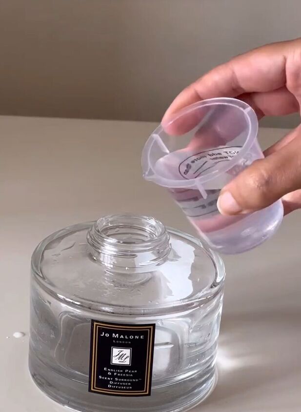 diy reed diffuser, Filling the bottle with distilled water