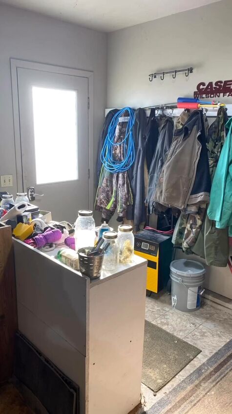 mudroom makeover, Mudroom before the makeover