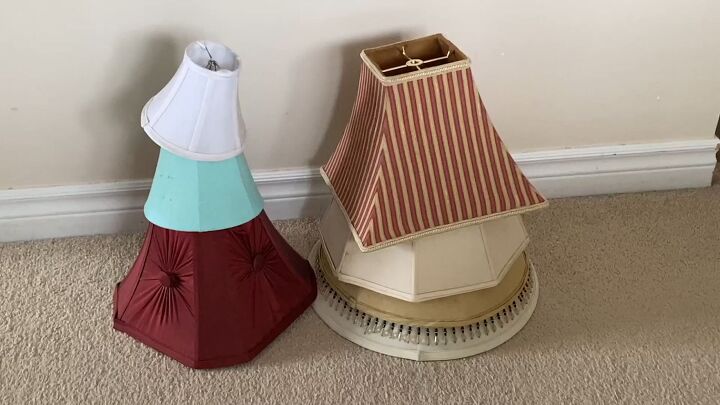 How to make a Christmas tree from lampshades