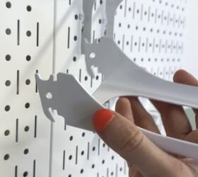 proyecto taller garaje, Primer plano de sistema de tableros de clavijas de control de pared