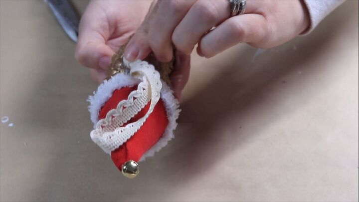 Attaching a loop of ribbon