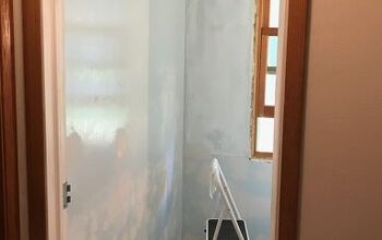 Instalación de una puerta precolgada