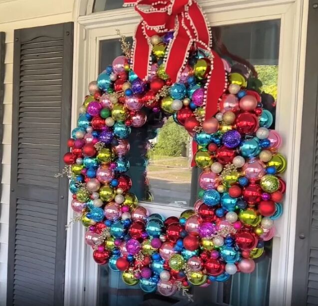 DIY jumbo ornament wreath