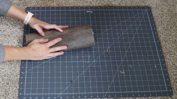Roll paper into a tube shape