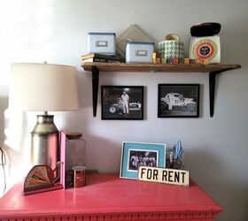 cmo hacer estantera creativa en un espacio pequeo, pared tocador rosa con estante