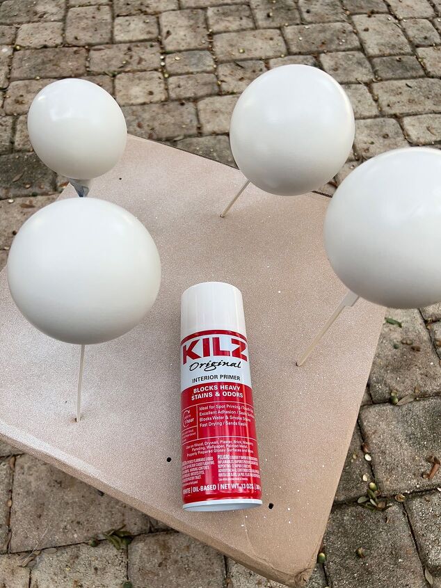 how to make matte ornaments, Applying primer to the ornaments before paint