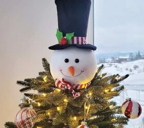 cmo decorar un rbol de navidad, Cabeza de mu eco de nieve en el rbol de Navidad