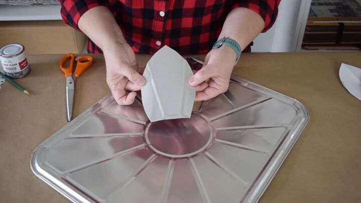 Flower petal made from aluminum tray