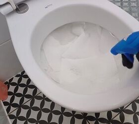 How to remove toilet rings with bleach