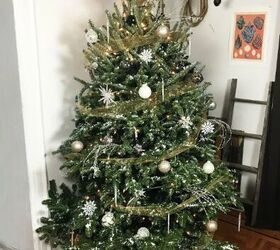 how to keep a flocked tree from shedding, Flocked Christmas tree