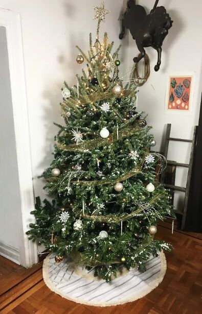 how to keep a flocked tree from shedding, Flocked Christmas tree