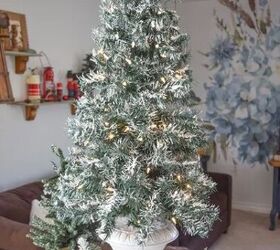 Christmas tree flocked with Fusion Fresco and white paint