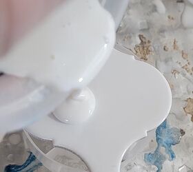 adornos navideos diy en azul y blanco, epoxy resin ornament DIY tutorial total boat resin