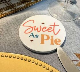 posavasos y decoracin de mesa de accin de gracias con creative fabrica, Primer plano de un posavasos con Sweet as Pie sublimado
