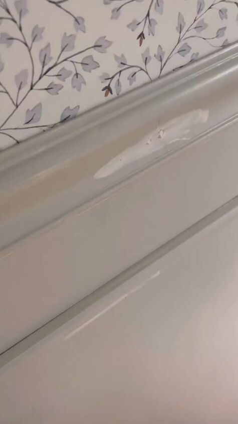 chair rail picture frame molding, Covering nail holes with caulk
