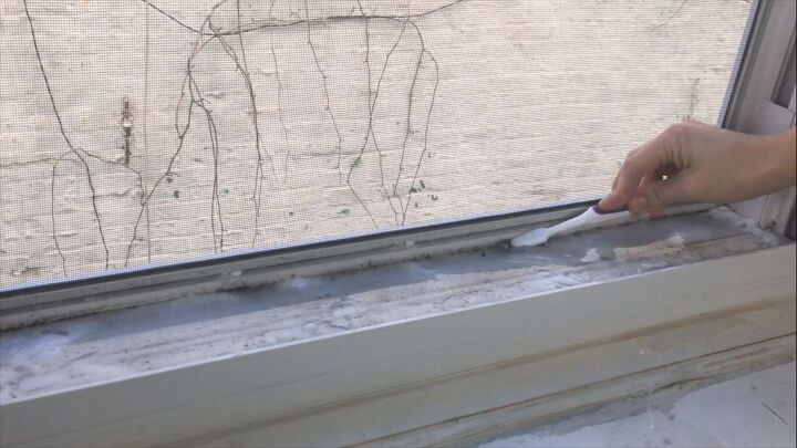 pour vinegar into your windowsill for an easy cleaning hack, Scrubbing the mold with a toothbrush