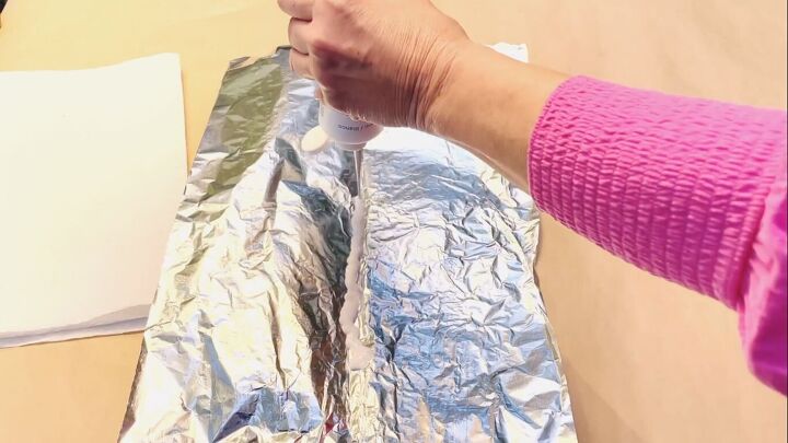 Squirting the paint onto the foil