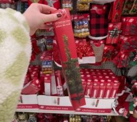 She lays a mini tree on her table for this GORGEOUS idea