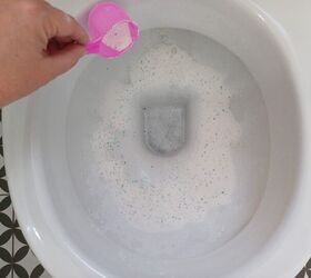Sprinkle the detergent around the bowl
