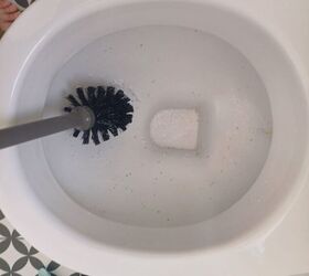 Quick and easy bathroom cleaning tip