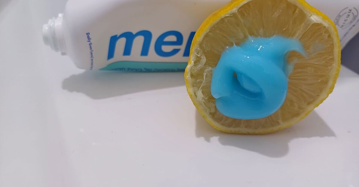 How to Use a Lemon and Toothpaste to Clean a Washing Machine | Hometalk